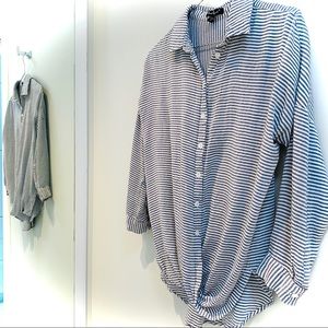 Velvet Heart Painters Blouse Size Small